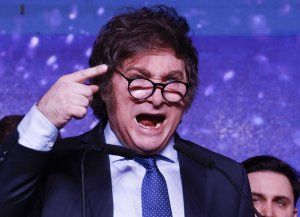 Milei apeló a una frase que atribuyó a Churchill para enfrentar la ola de ataques a la Argentina