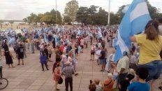 Manifestantes se concentraron en el Monumento a la Bandera. Manifestantes se concentraron en el Monumento a la Bandera.