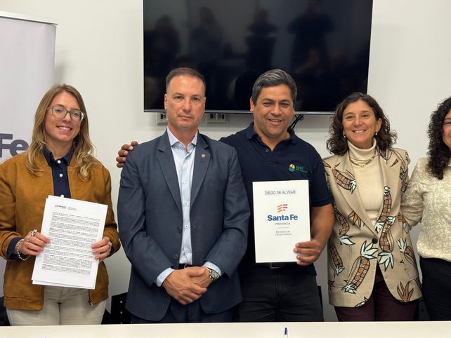 Unas 700 familias del departamento General López accederán a la escritura de sus viviendas