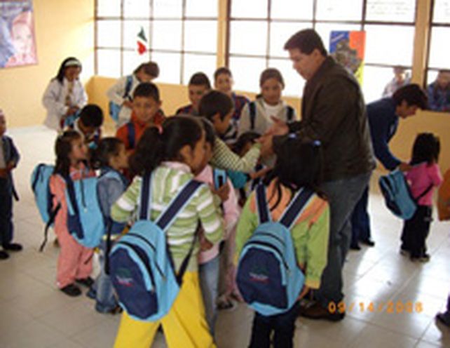 Advierten sobre problemas de salud en alumnos por el mal uso de mochilas