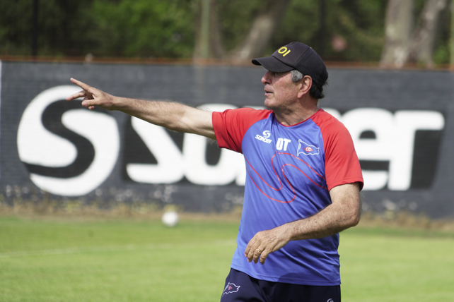 Daniel Teglia no se fue conforme con el rendimiento de Central Córdoba ante Claypole.