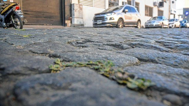 Adoquines. Algunas calles de Paraná los ocultan