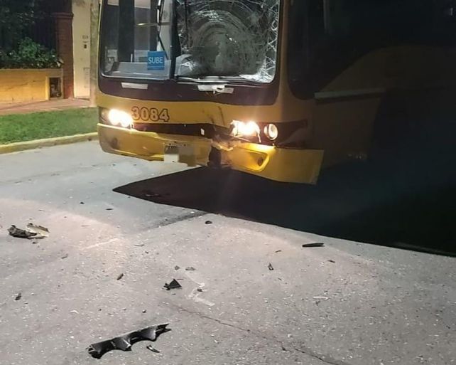 Fray Luis Beltrán: dos muertos al chocar una moto con un colectivo
