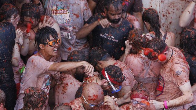 Tomatina, la batalla roja celebró su fiesta anual