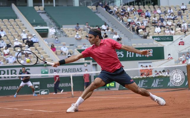 El suizo Roger Federer devuelve al croata Marin Cilic durante su partido de segunda ronda el día 5