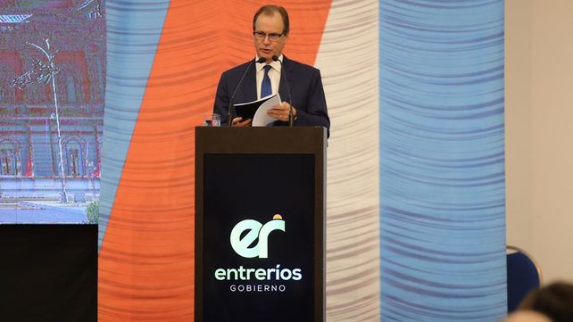 Bordet dijo&nbsp;que se debe encarar la refora para que en 10 años nuestra Caja no tenga que volar por el aire.&nbsp;