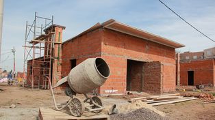Los lotes cuentan con energía eléctrica, alumbrado público, calles consolidadas, agua potable y desagües.&nbsp;