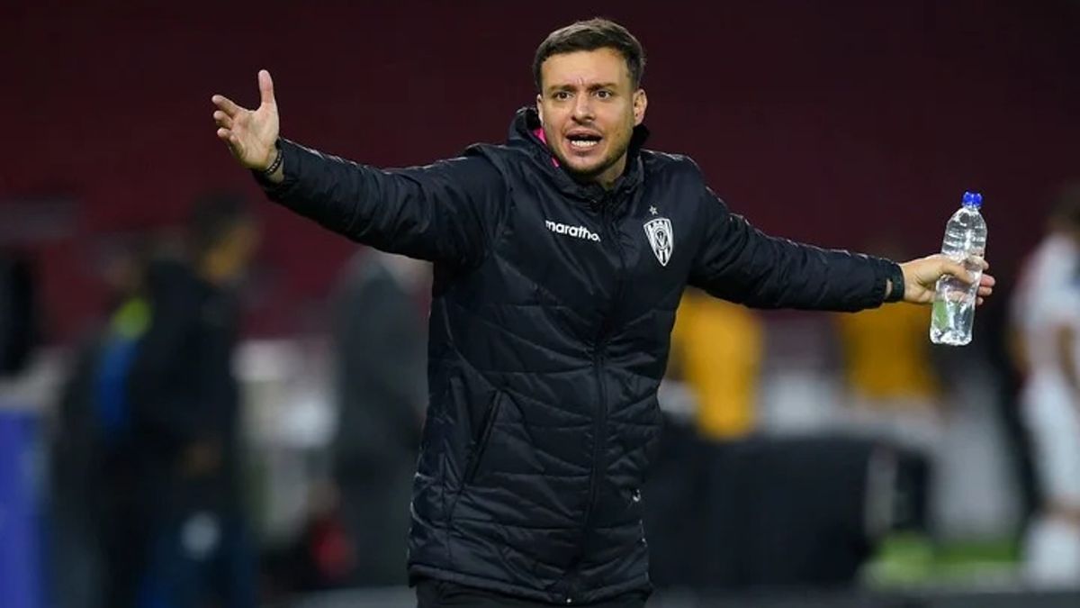 La historia del DT que juega una final y sueña con dirigir a Newells