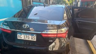 En el centro y a plena luz del día, le robaron una mochila llena de dinero