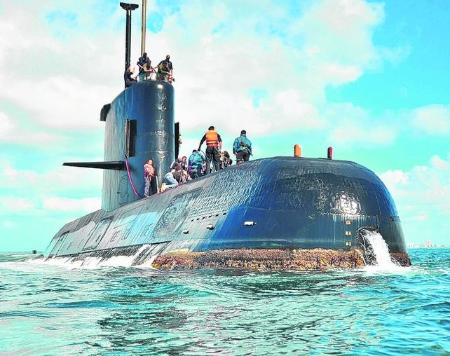 ara san juan. El submarino recibió cinco mensajes desde que zarpó.