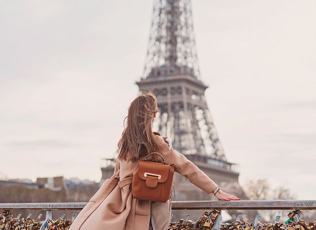 París es la ciudad del amor y de los extensos puentes para recorrer y disfrutar de sus canales.
