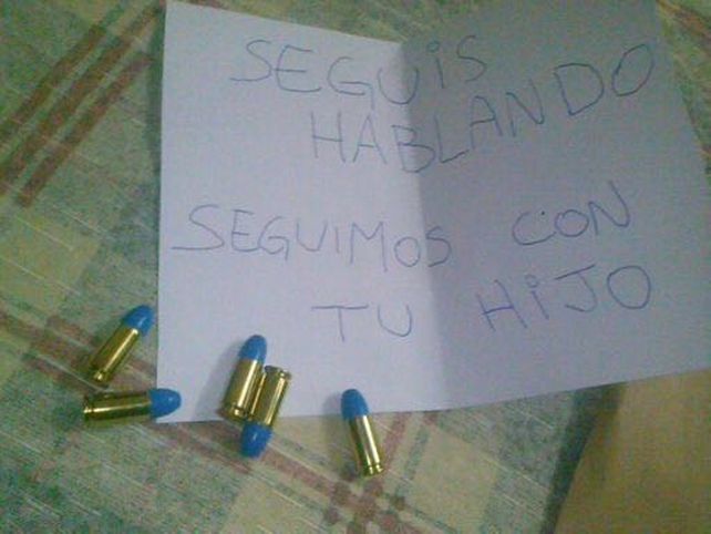 la prueba. CInco balas y una carta amenazante recibida por los Ratari.