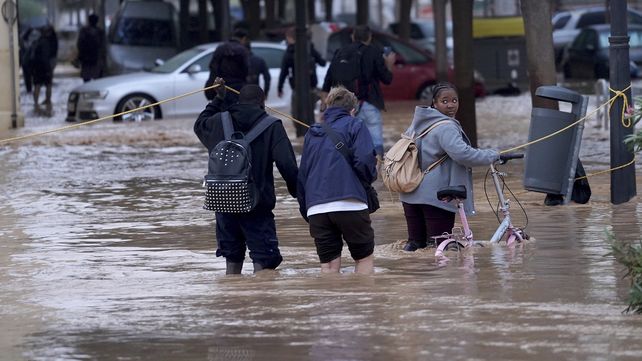 Valencia: más de 50 muertos en el marco de devastadoras inundaciones