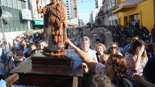 Emergencia hídrica y situación del país, los ruegos para San Expedito