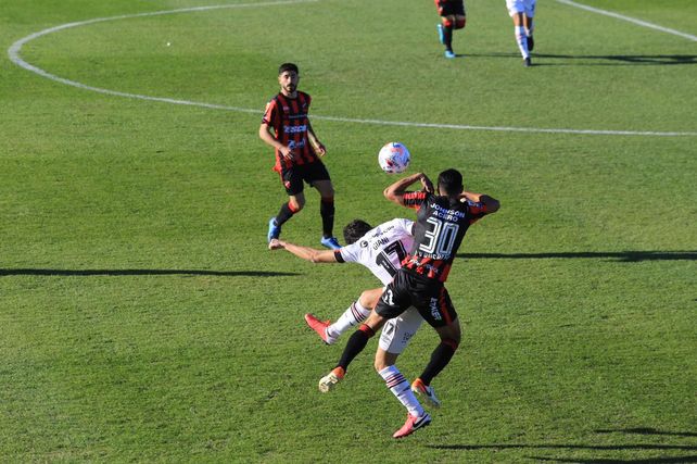 Patronato juega en el estadio Grella ante la Lepra.