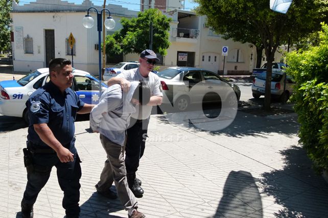 Cayó empleado judicial junto a un cómplice tras asaltar a una mujer en barrio Candioti