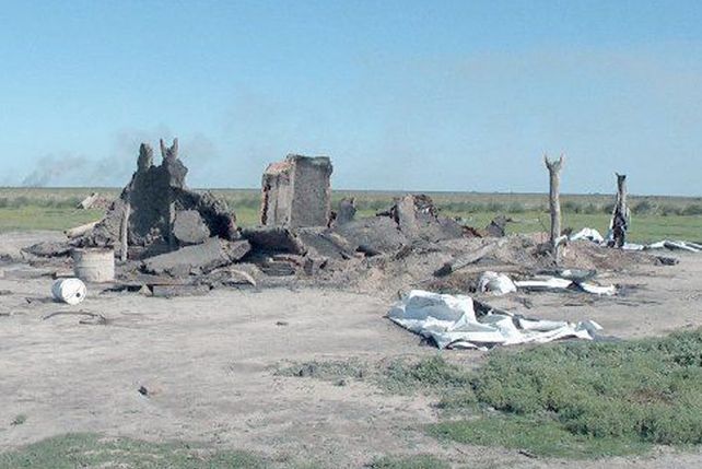 Desalojos violentos. En el año 2012 un campesino del norte provincial fue desalojado en incendiaron su casa en un hecho violento