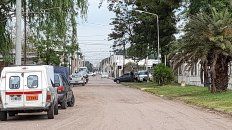 Uno de los allanamientos, al final de la calle, en busca de la cocina de drogas. Uno de los allanamientos, al final de la calle, en busca de la cocina de drogas.