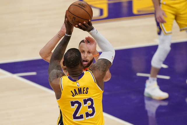 Los Lakers vencieron a los Warriors y jugarán los playoffs de la NBA
