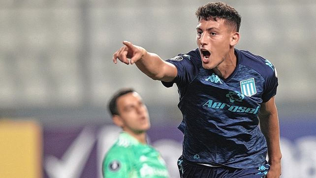 Tomás Chancalay debe presentarse en Colón ya que no hay arreglo con Racing y podría seguir su carrera en el exterior.