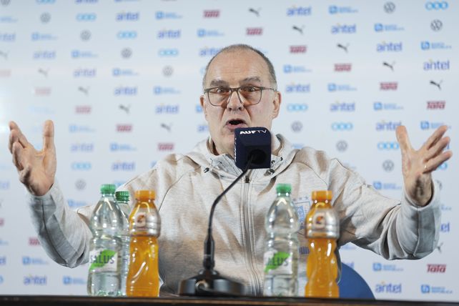 Bielsa confirmó la lista de Uruguay sin Luis Suárez ni Edinson Cavani