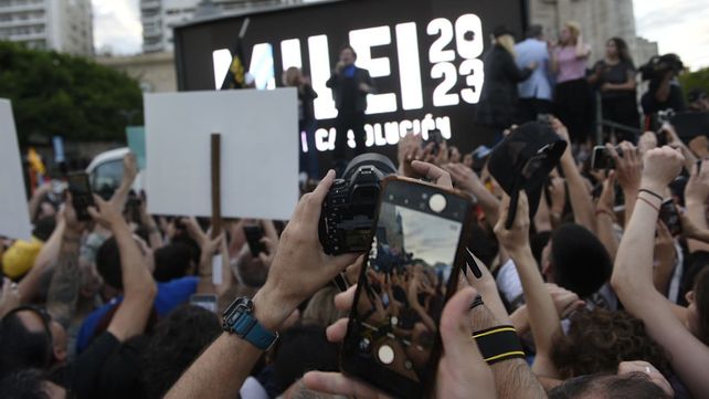 Milei realizó un acto en Rosario y pidió no dejarse llevar "por el miedo"