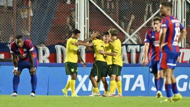 Defensa y Justicia goleó a San Lorenzo en el Nuevo Gasómetro
