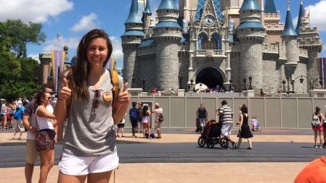 Halló un ticket que su papá compró hace 22 años para ir a Disney y se llevó una sorpresa
