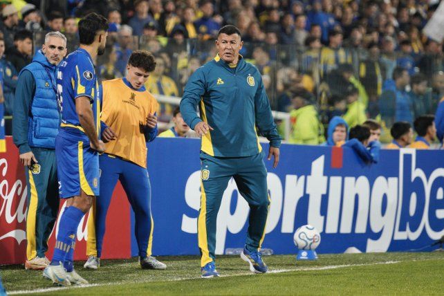 Jorge Almirón se vio obligado en meter mano en este Central que cierra la fase de grupo de la Libertadores.