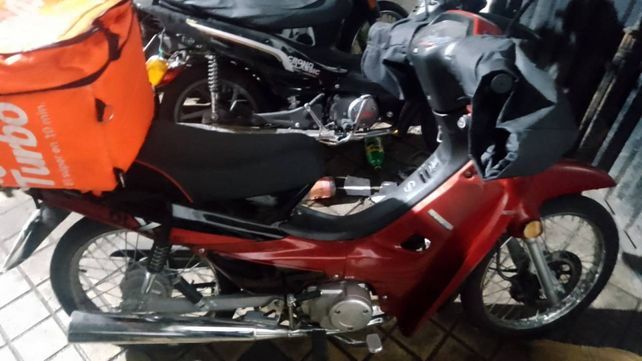 Delivery violento en el centro: arrestan a una repartidora con una navaja en una discusión