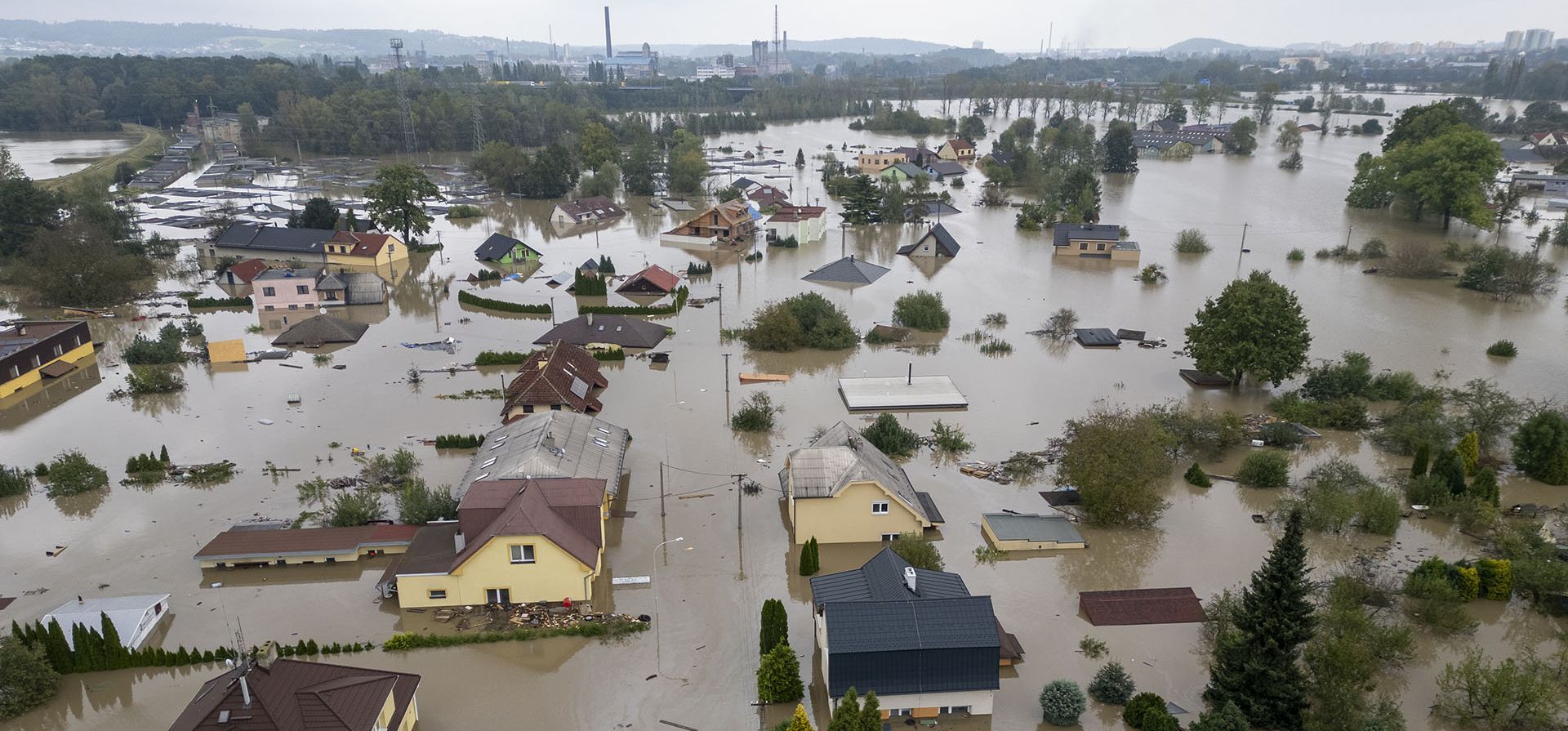 Vista aérea de un barrio inundado en Ostrava, República Checa, el lunes 16 de septiembre de 2024. Una profunda zona de baja presión sobre Europa central y oriental ha provocado lluvias extremas e inundaciones catastróficas en los últimos días. (Foto AP/Darko Bandic) Vista aérea de un barrio inundado en Ostrava, República Checa, el lunes 16 de septiembre de 2024. Una profunda zona de baja presión sobre Europa central y oriental ha provocado lluvias extremas e inundaciones catastróficas en los últimos días. (Foto AP/Darko Bandic)