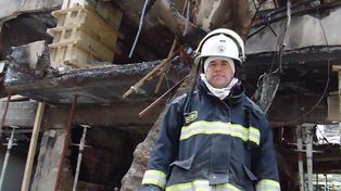 La historia del bombero que viajará a la Amazonia