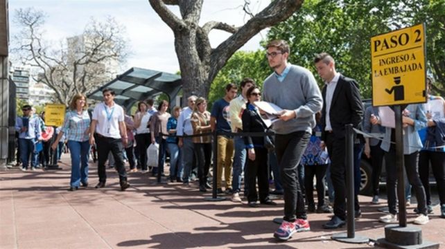 trámite. El frente de la Embajada norteamericana en Capital Federal