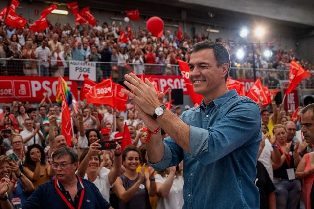 España decide si sigue en manos del Psoe o vira a la derecha con el PP