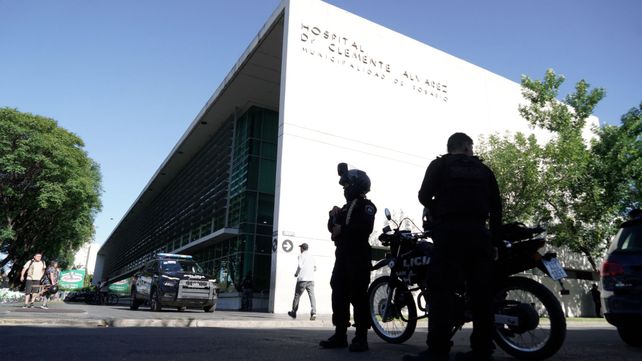 Una de las víctimas se encuentra internada en grave estado en el Hospital de Emergencias Clemente Alvarez.