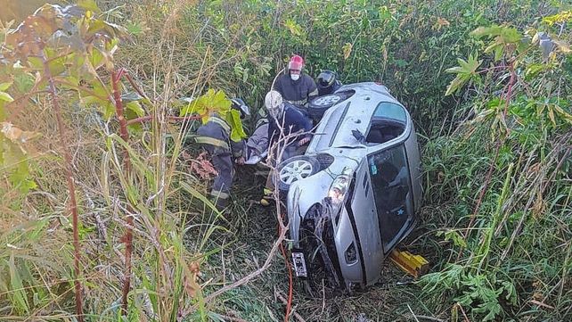 Accidente y vuelco en Alto Verde
