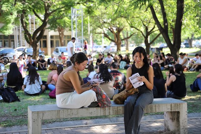 Comienzan las clases en la UNR: cuáles son las carreras más elegidas