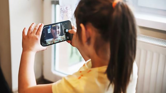 Presentan un proyecto para concientizar acerca de la sobrexposición de menores en línea y proteger la identidad digital de la infancia en Entre Ríos.&nbsp;