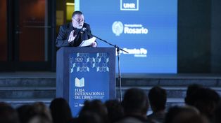 El periodista, poeta y novelista Reynaldo Sietecase fue el segundo rosarino encargado en abrir la Feria Internacional del Libro de Rosario.