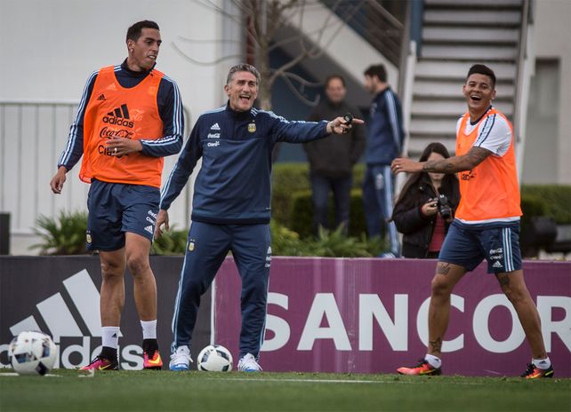 El seleccionado argentino realizó la primera práctica con Bauza, a la espera de Messi