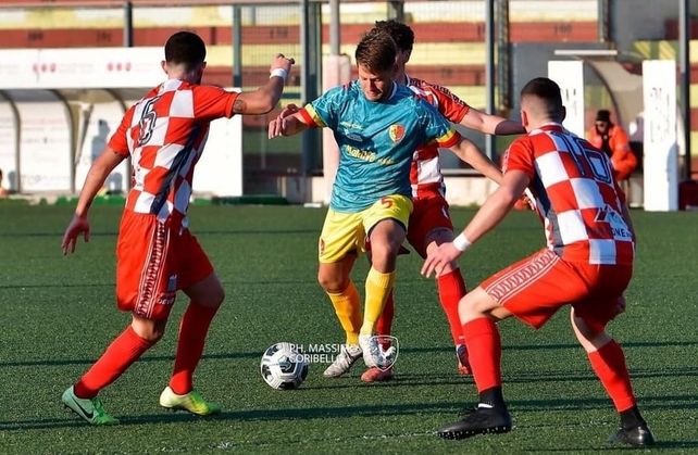Ayrton Hundt y su vida en la Quinta División de Italia