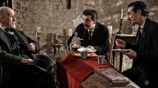 Toni Servillo, Valentino Picone y Salvatore Ficarra, como Luiggi Pirandello y los directores de una compañía teatral amateur.