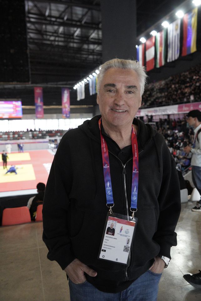 El exentrenador de la selección de básquet apoyó a los deportistas argentinos en Rosario.