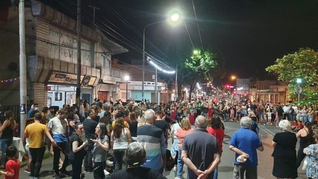 Bajo la consigna Paseo Mendoza Bajo las Estrellas