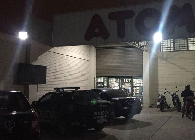 Unas 20 personas asaltaron un supermercado en Mendoza