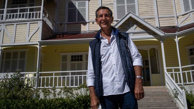 El cirujano y artista plástico Mario Magrini es el autor de la misteriosa escultura que apareció en Mar del Plata.