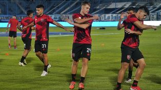 Trabajos precompetitivos para Mateo Silvetti, que al final será titular en Newells ante el Decano.