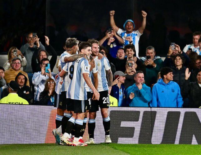 La Selección habla adentro de la cancha: clasificación al Mundial y baile histórico a Brasil La Selección habla adentro de la cancha: clasificación al Mundial y baile histórico a Brasil
