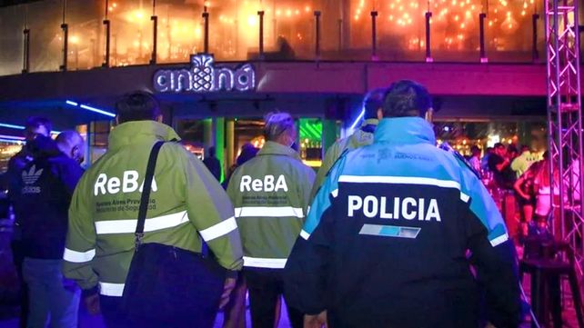Bomberos de la Policía de la provincia de la Buenos Aires clausuraron el boliche Ananá ubicado en la zona de Playa Grande de Mar del Plata.&nbsp;