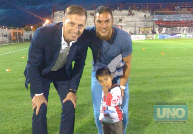 Banderazo de apoyo al #PatrónDelAscenso antes de la semifinal
